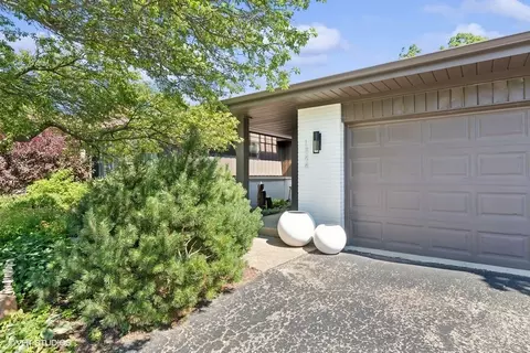 1344 Pendleton Ln, Glenview, IL 60025 photo 2