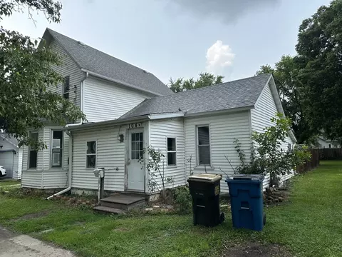 104 W South St, Morrison, IL 61270