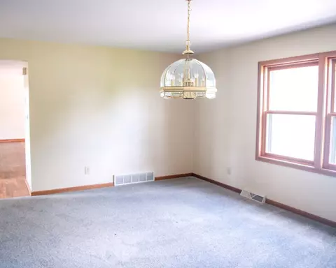 Living - 3108 E 19th St, Sterling, IL 61081 photo 2 of 7