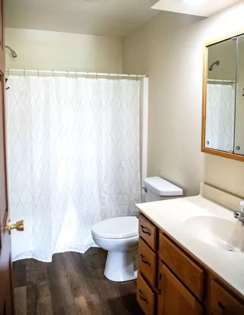 Bath - 3108 E 19th St, Sterling, IL 61081 photo 2 of 4