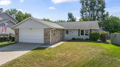 34 Spring Valley Ln, Streamwood, IL 60107