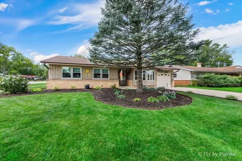 86 Evergreen St, Elk Grove Village, IL 60007