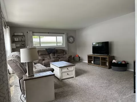 Living - 523 Anthony St, Morrison, IL 61270 photo 1 of 2