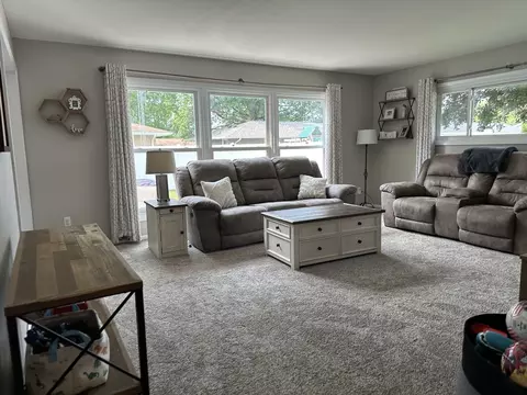 Living - 523 Anthony St, Morrison, IL 61270 photo 2 of 2