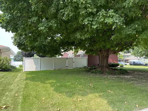 Exterior - 523 Anthony St, Morrison, IL 61270 photo 5 of 6