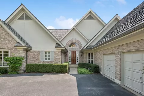 10 Graystone Ln, Barrington, IL 60010