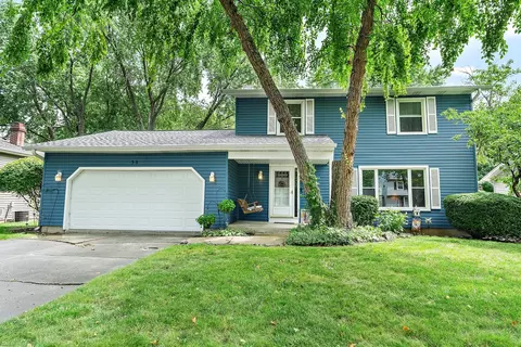 38 Lockman Cir, Elgin, IL 60123