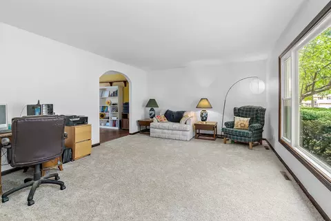 38 Lockman Cir, Elgin, IL 60123 photo 5