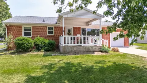 2 Linnwood St, Bloomington, IL 61701