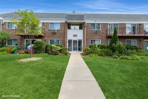 10365 Dearlove Rd #1D, Glenview, IL 60025