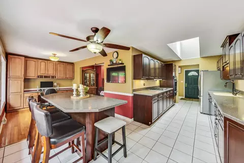 1748 E Carib Ln, Mount Prospect, IL 60056 photo 5