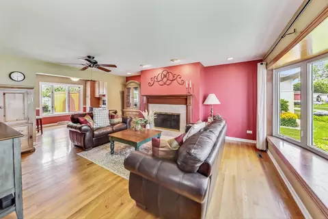 1748 E Carib Ln, Mount Prospect, IL 60056 photo 3