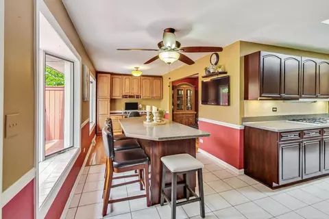 1748 E Carib Ln, Mount Prospect, IL 60056 photo 8