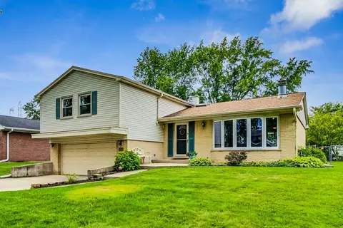 1748 E Carib Ln, Mount Prospect, IL 60056