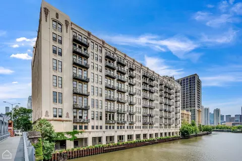 758 N Larrabee St #716, Chicago, IL 60654