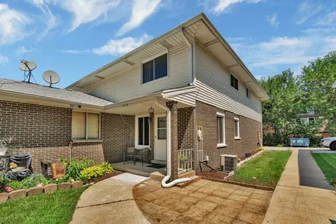 10437 Austin Ave #B, Oak Lawn, IL 60453
