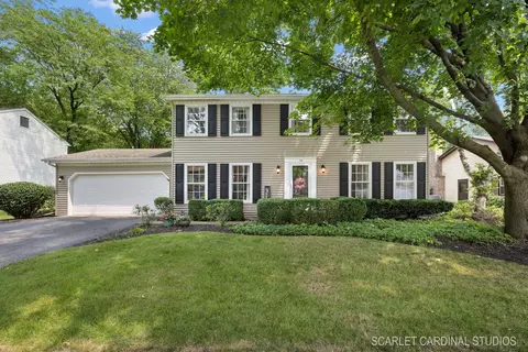 19 Bridgeport Ln, Geneva, IL 60134