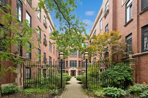 2910 N Pine Grove Ave #1, Chicago, IL 60657