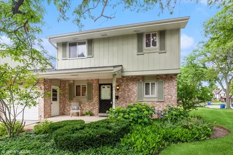 1502 Johnstown Ct, Wheaton, IL 60189