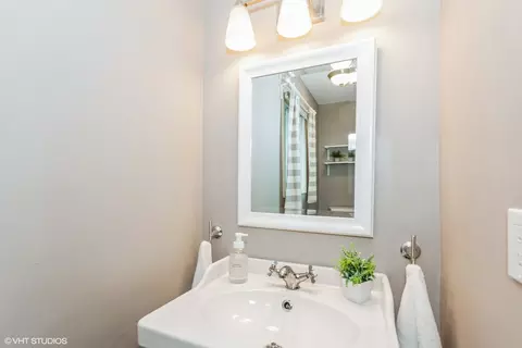 Bath - 1502 Johnstown Ct, Wheaton, IL 60189 photo 1 of 3