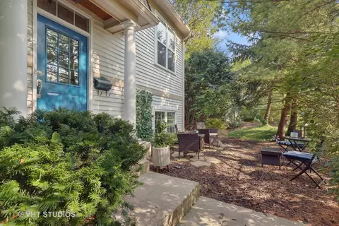 227 5th St, Libertyville, IL 60048