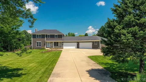 41 W824 Northway Dr, Elburn, IL 60119