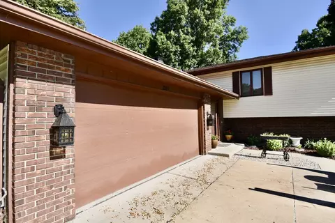 207 S Hershey Rd, Bloomington, IL 61704 photo 2