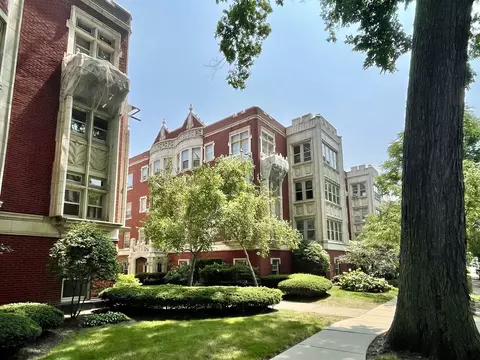 220 N Oak Park Ave #2T, Oak Park, IL 60302