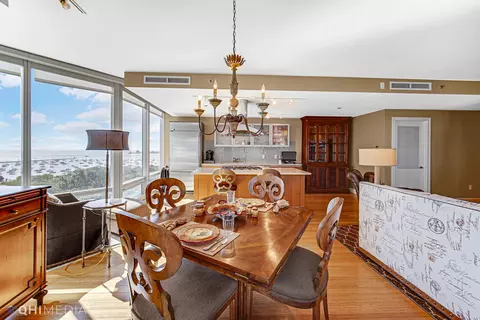 340 E Randolph St #900, Chicago, IL 60601 photo 3