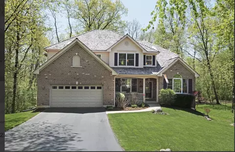 649 Newport Cir, Lindenhurst, IL 60046