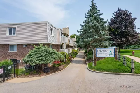 211 E Liberty St #8, Wauconda, IL 60084
