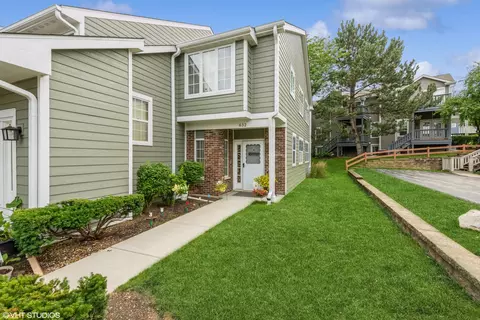 632 W Parkside Dr #632, Palatine, IL 60067