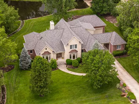 40 Woodview Ln, Lemont, IL 60439