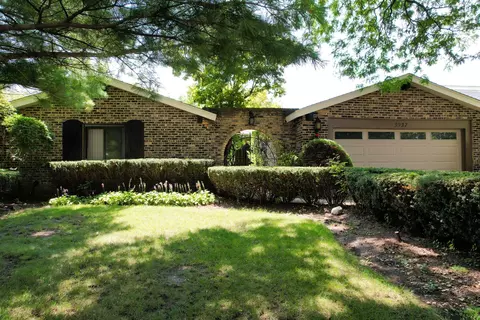3927 Joanne Dr, Glenview, IL 60026