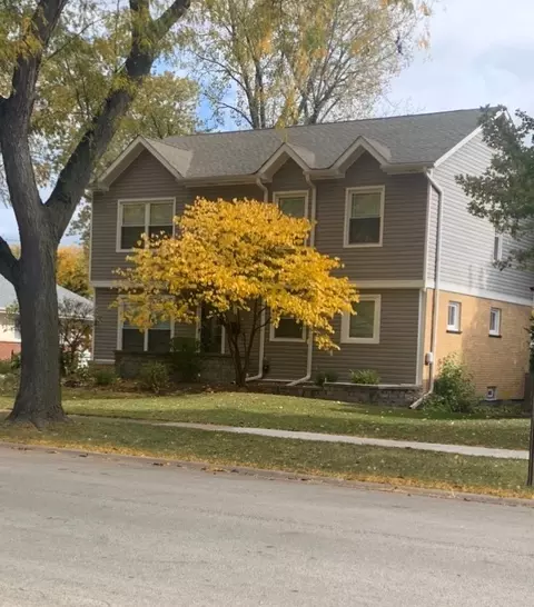 707 N Prospect Manor Ave, Mount Prospect, IL 60056