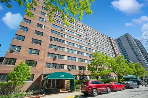 700 W Bittersweet Pl #1008, Chicago, IL 60613