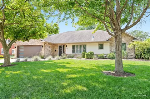 1502 Robinhood Ln, La Grange Park, IL 60526