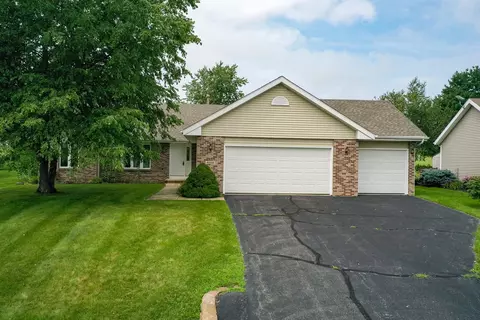 4002 Westlake Village Dr, Winnebago, IL 61088