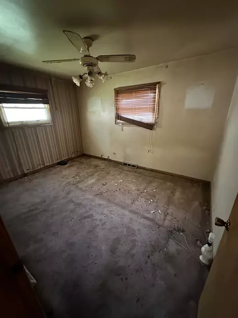 8550 S Ingleside Ave, Chicago, IL 60619 photo 12