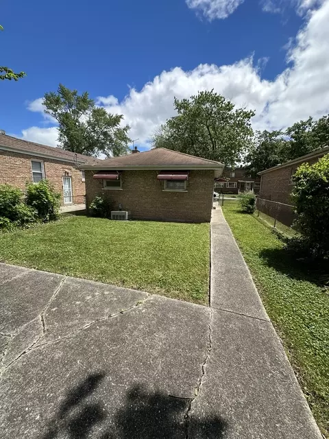 8550 S Ingleside Ave, Chicago, IL 60619 photo 14
