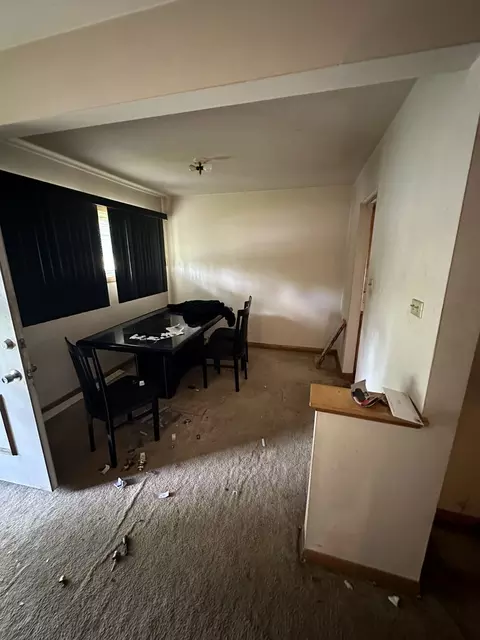 8550 S Ingleside Ave, Chicago, IL 60619 photo 9