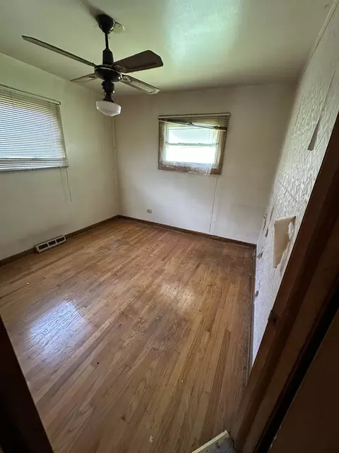 8550 S Ingleside Ave, Chicago, IL 60619 photo 11