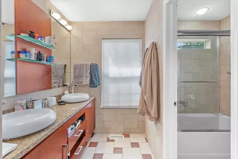 Bath - 3123 Central Ct, Glenview, IL 60025 photo 2 of 2