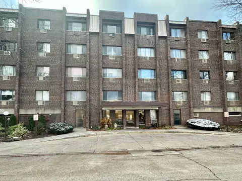 4624 N Commons Dr #106E, Chicago, IL 60656