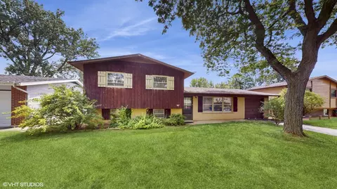 7607 Cumberland Dr, Hanover Park, IL 60133
