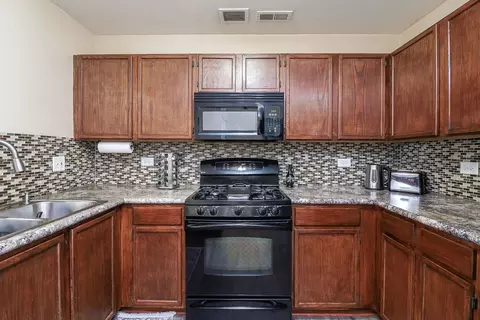 1055 Symphony Dr, Aurora, IL 60504 photo 7