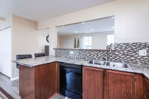 1055 Symphony Dr, Aurora, IL 60504 photo 9