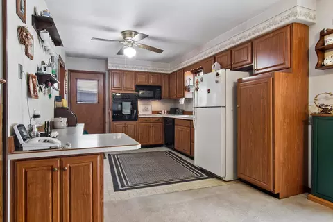 Kitchen - 3344 E 170th St, Lansing, IL 60438 photo 3 of 4
