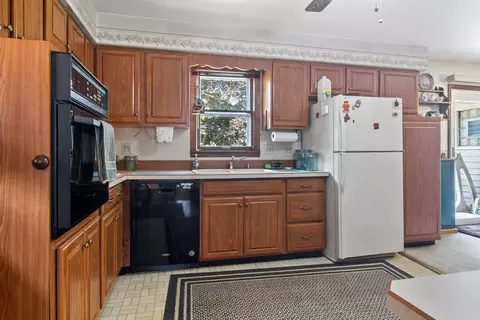 Kitchen - 3344 E 170th St, Lansing, IL 60438 photo 1 of 4