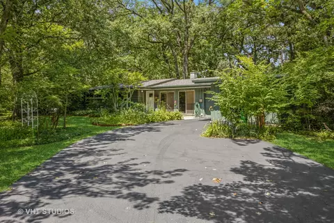 6489 Blackhawk Trl, Indian Head Park, IL 60525